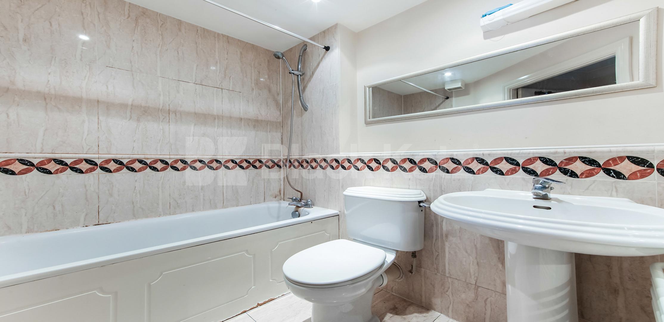 			UNDER OFFER , 2 Bedroom, 1 bath, 1 reception Apartment			 Draymans Court, Stockwell Green